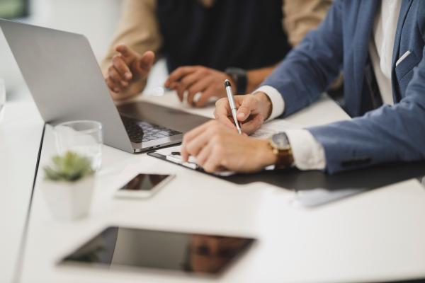 اختصاصي نفسي: العلاقات المهنية تعتمد على الشراكة الفعالة