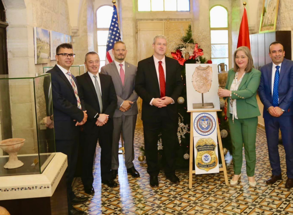 معاناة من سرقة الآثار والتنقيب غير الشرعي - موقع وزارة السياحة