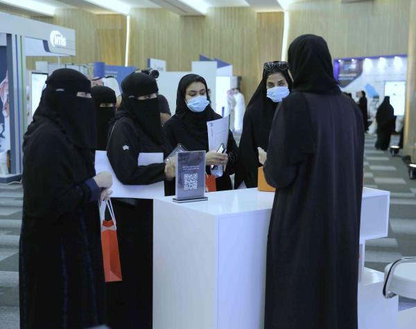 توعية الفتيات بطرق التقديم والتسجيل في المنصة - موقع صندوق الموارد البشرية