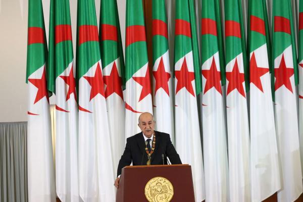 2.5 مليار دولار زيادة في أجور الموظفين بـ'الجزائر'