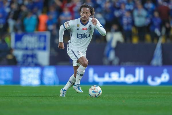 الهلال يحل ضيفا ثقيلا على الرائد