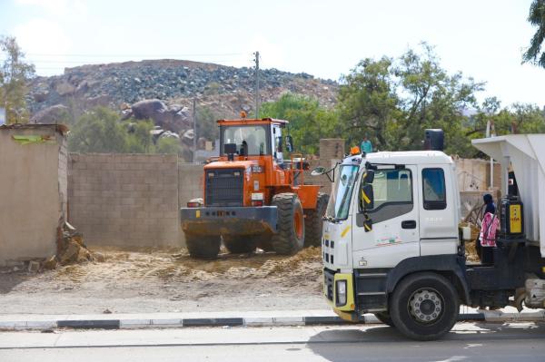 إخلاء محلات بيع الحطب بأم السباع في الطائف