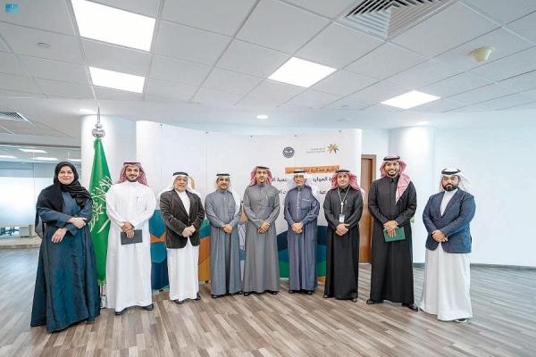 لقطة جماعية للمشاركين بالتوقيع - اليوم