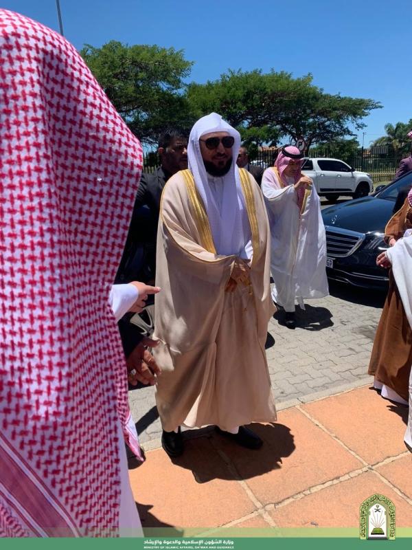 وصول فضيلة إمام وخطيب المسجد الحرام الشيخ د. ماهر المعيقلي إلى جامع دار السلام- حساب وزارة الشؤون الإسلامية