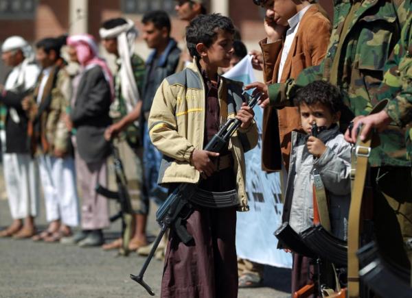 ميليشيا الإرهاب الحوثي تجند أطفال الصيادين في «الحديدة»