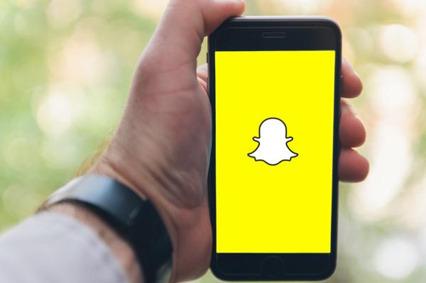'سناب شات' تقرر حذف خاصية سناب كاميرا من التطبيق