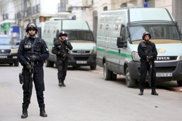 الجزائر.. مقتل شرطي وإصابة آخر طعنا شمالي البلاد