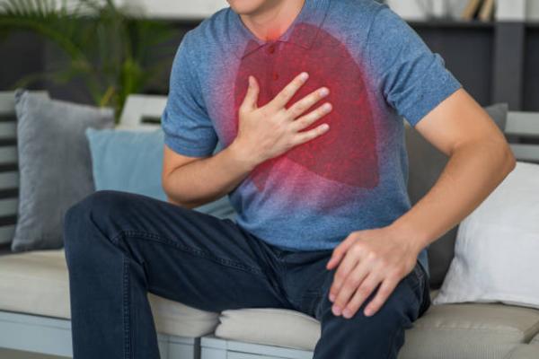 صعوبة التنفس أخطرها.. 7 أعراض للدفتيريا