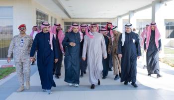 محافظ الأحساء يتفقد أنشطة معرض نادي الطيران السعودي - اليوم