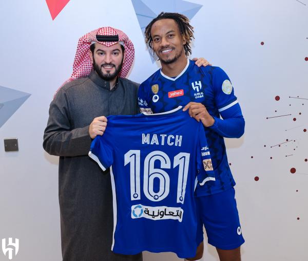 الهلال يحتفي برقم كاريلو التاريخي معه
