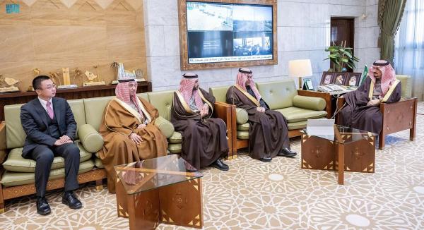 لتيسير التقنيات لكبار السن.. أمير الرياض يدشن 'الحافلة الذكية'