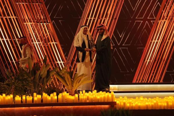 رئيس هيئة الترفيه يكرم رئيس هيئة الصحفيين السعوديين - اليوم