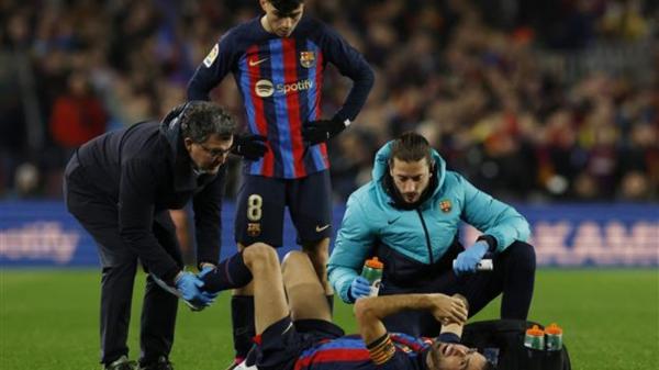 برشلونة يعلن غياب بوسكيتس بسبب إصابة بالكاحل
