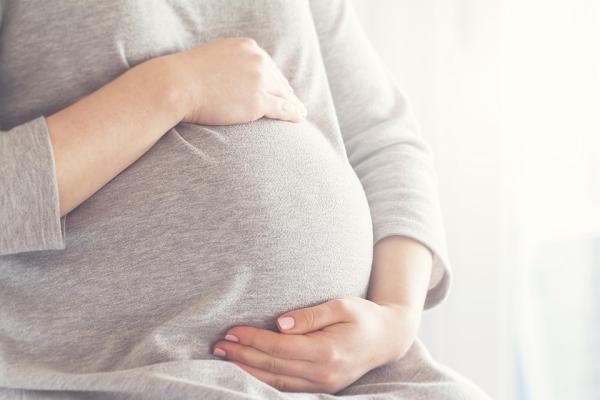 لماذا تسافر آلاف الروسيات الحوامل إلى الأرجنتين؟