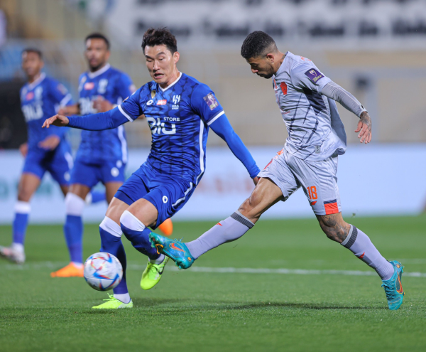 التفاصيل الكاملة لأزمة تأجيل لقاء الفيحاء والهلال
