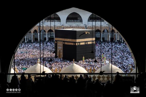 4.8 مليون معتمر في موسم هذا العام