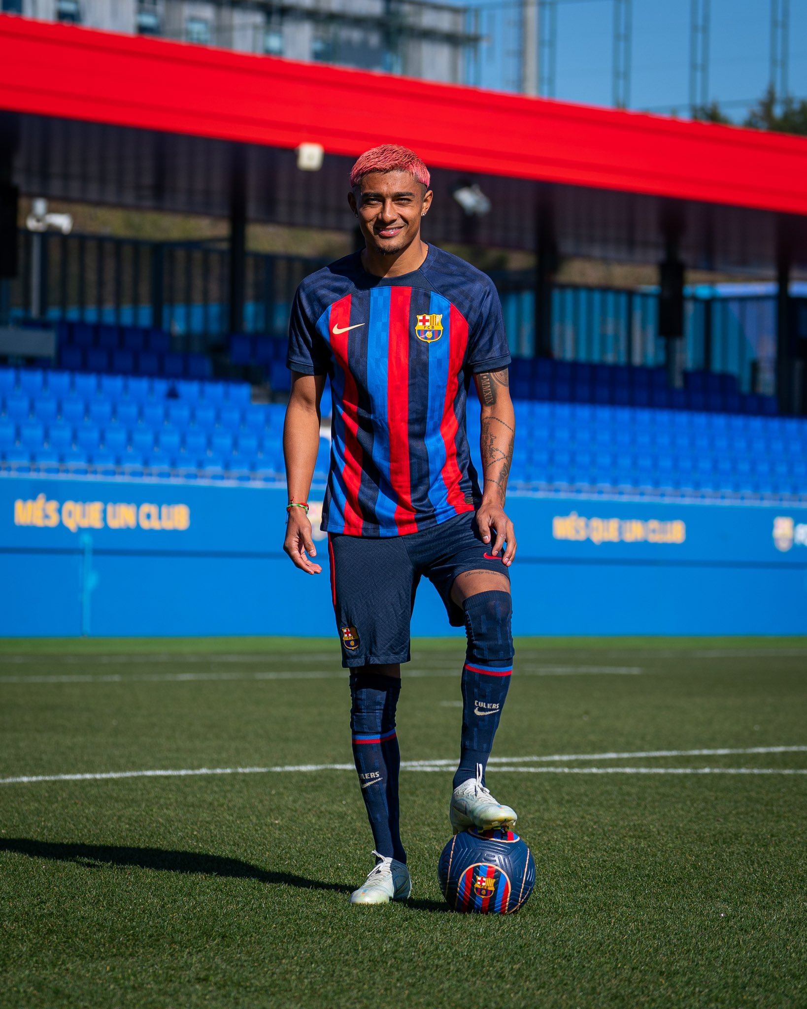 برشلونة يتعاقد رسميا مع أراوخو
