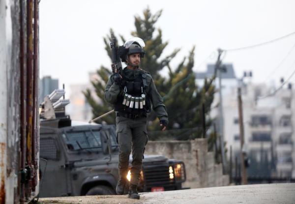 الاحتلال الإسرائيلي يعتقل 23 فلسطينياً في الضفة الغربية