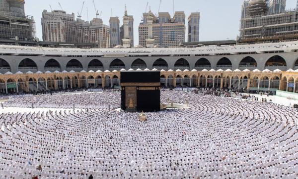 750 ألفا يؤدون صلاة الجمعة بالمسجد الحرام