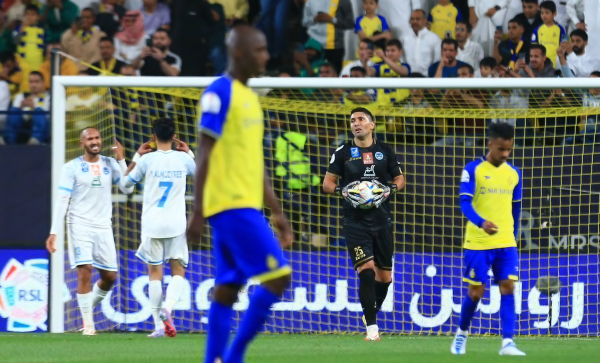 ماذا يفعل النصر حينما يتأخر في الشوط الأول بهدف؟