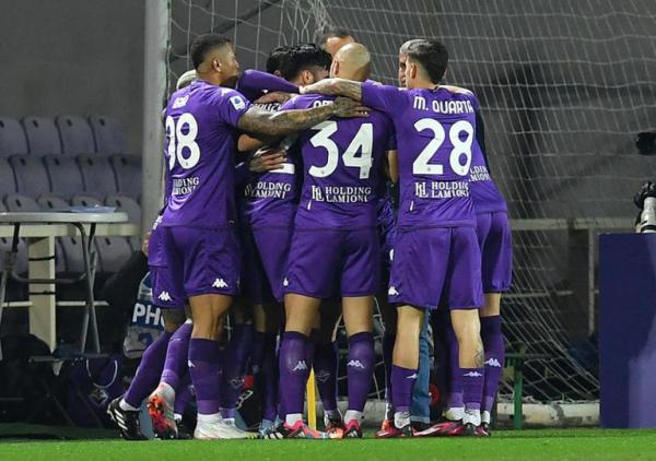 فيورنتينا يضع حدا لانتصارات ميلان ويهزمه 2-1