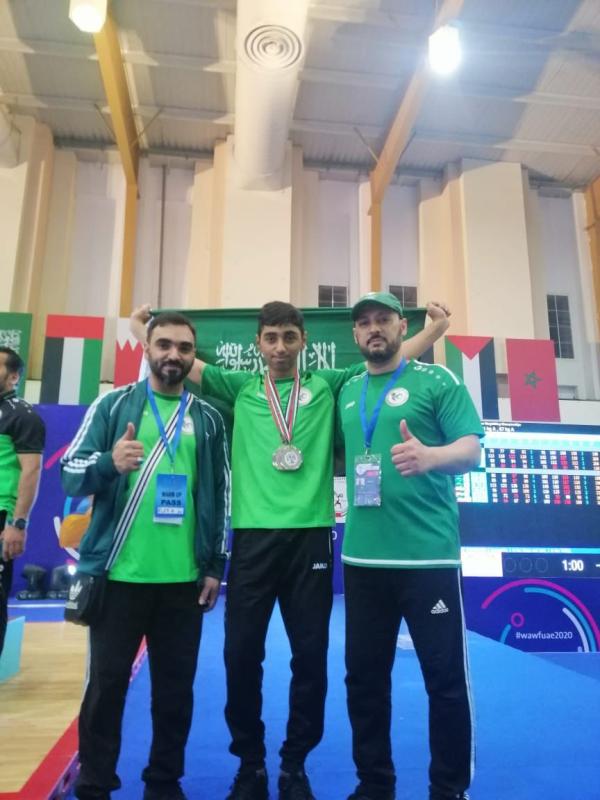 الدحيلب .. عاشق الذهب