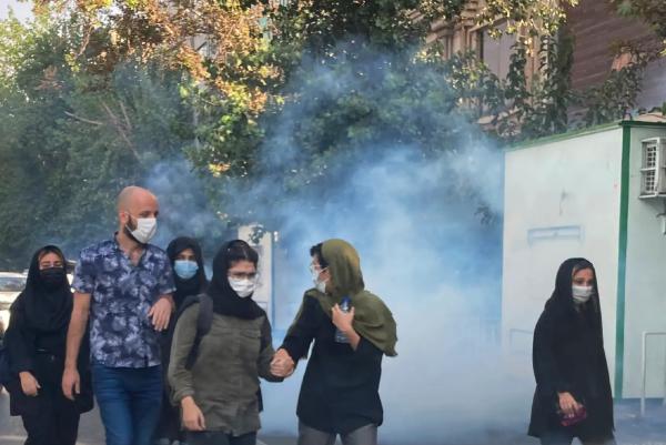 الفتيات الإيرانيات كان لهن دور كبير في إشعال الانتفاضة الشعبية- اليوم