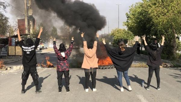 'ذي كونفيرسيشن': تسمم تلميذات إيران جبهة جديدة للحرب ضدهن