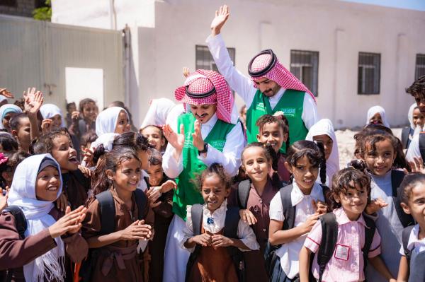 البرنامج السعودي وضع تعليم أطفال اليمن أولوية في مشاريعه هناك - اليوم