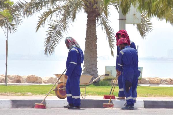 للعمالة الستينية الوافدة.. الكويت تعدل إجراءات منح 'إذن العمل'