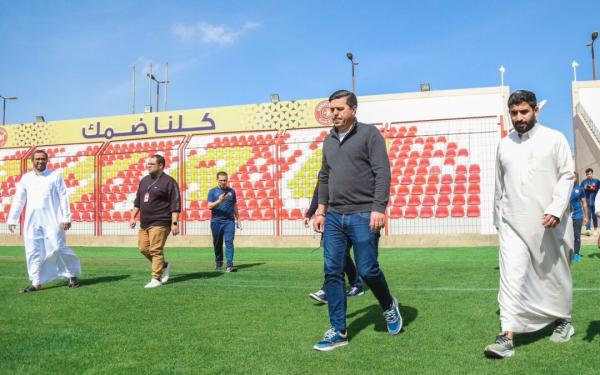 كوزمين يصل ويقود تدريبات ضمك