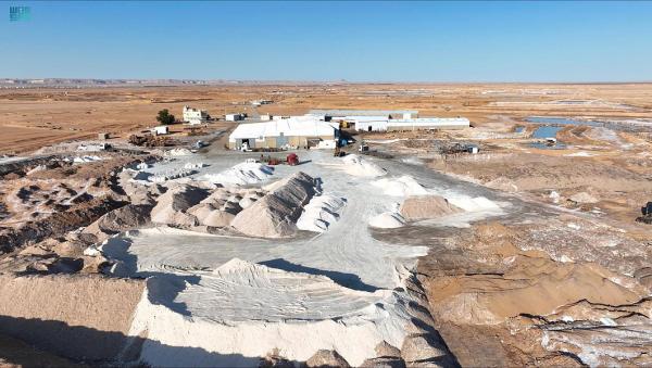 مصدر كل الملح المياه المالحة من البحار والبرك والأجسام المائية الأخرى - واس