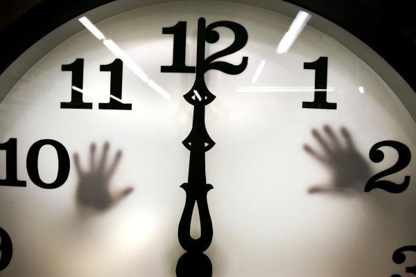 اعتماد التوقيت الصيفي قد يؤثر سلبا على الصحة - رويترز