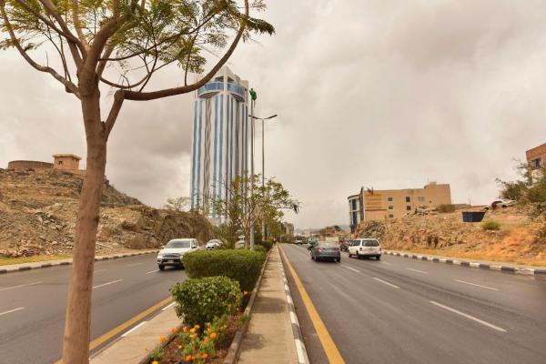 أهابت أمانة الطائف بالأهالي والزوار الابتعاد عن مجاري السيول بالأودية والمستنقعات - اليوم 