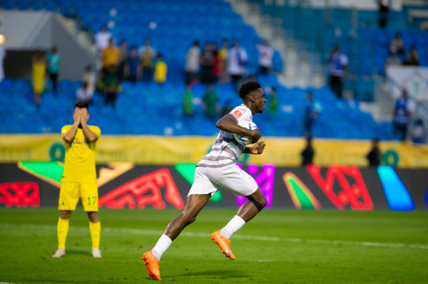 الطائي يتعادل بالوقت القاتل أمام الخليج بدوري روشن