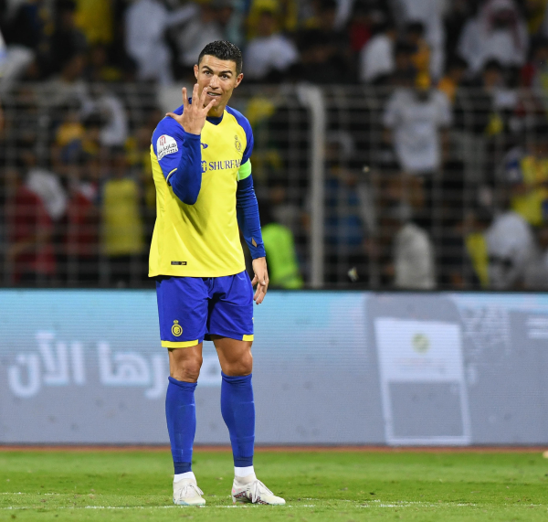 النصر يطارد العميد بأبها