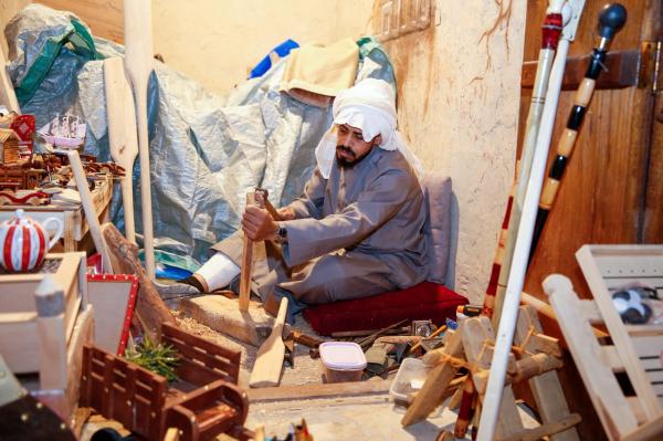 تشترط هيئة التراث للحصول على رخصة محل بيع منتجات حرفية تراثية يدوية أن يكون المحـل قـائماً - اليوم