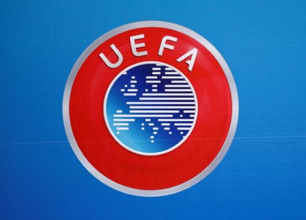 يويفا يفتح تحقيقًا ضد نادي برشلونة