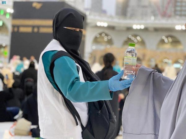 تكثيف جهود الكوادر النسائية بالمسجد الحرام في أول جمعة برمضان