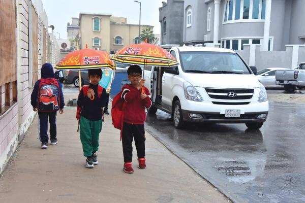 بسبب الأحوال الجوية.. هذه الإدارات التعليمية تعلق الدراسة الحضورية اليوم