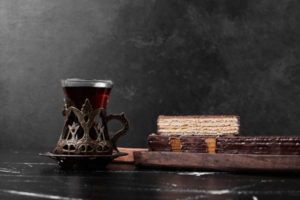 يمكن عمل العرقسوس بسرعة وفي وقت بسيط باستخدام الماء المغلي - مشاع إبداعي