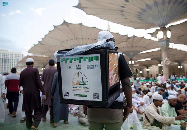 الاستفادة من المتبقي من موائد الإفطار وإعادة ترتيبها وتوزيعها- واس