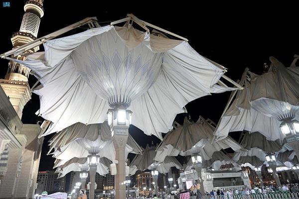 مظلات المسجد النبوي ظل وارف وشكل هندسي بديع - واس