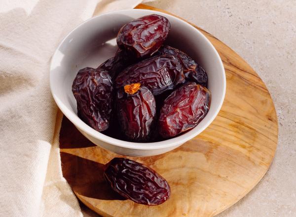 التمر غني بالبوتاسيوم الذي يحافظ على اتزان السوائل في الجسم ويسيطر على ضغط الدم - مشاع إبداعي