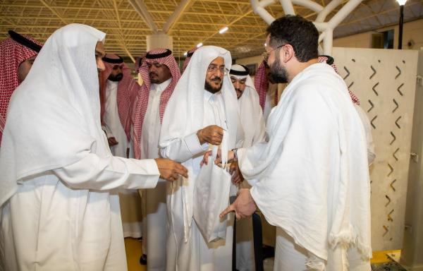 وزير الشؤون الإسلامية يطمئن على الخدمات المقدمة للمعتمرين والزوار - اليوم