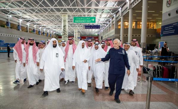استمع وزير الشؤون الإسلامية لمتطلبات اللجان العاملة لتطوير الخدمات للمعتمرين والزوار - اليوم