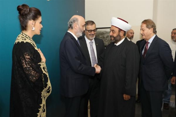 سمير جعجع والنائبة ستريدا يستقبلان ضيوف افطار حزب القوات - اليوم