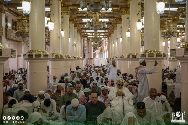 تطييب وتعقيم المسجد.. خدمات على مدار الساعة- حساب وكالة المسجد النبوي 
