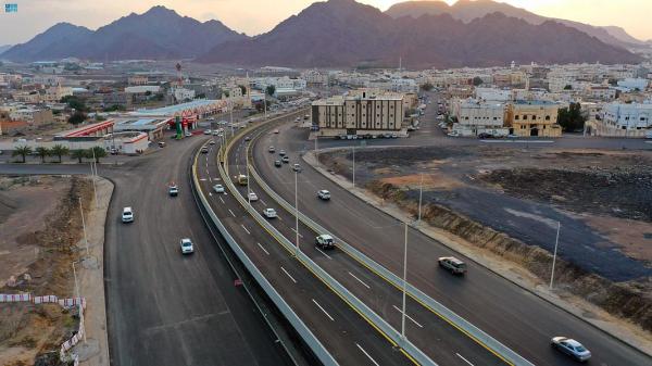 المدينة المنورة.. تدشين الحركة المرورية لمشروع جسر طريق عمر بن الخطاب
