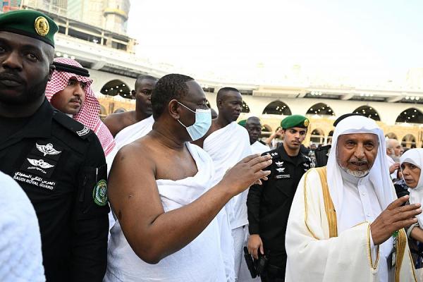 ماكي سال رئيس جمهورية السنغال يؤدي مناسك العمرة - واس